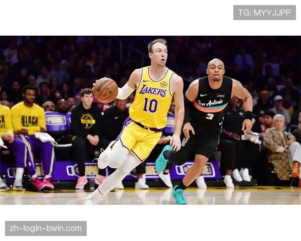 肯纳德湖人首秀10分2助攻 新援三分4中2展现即战力价值